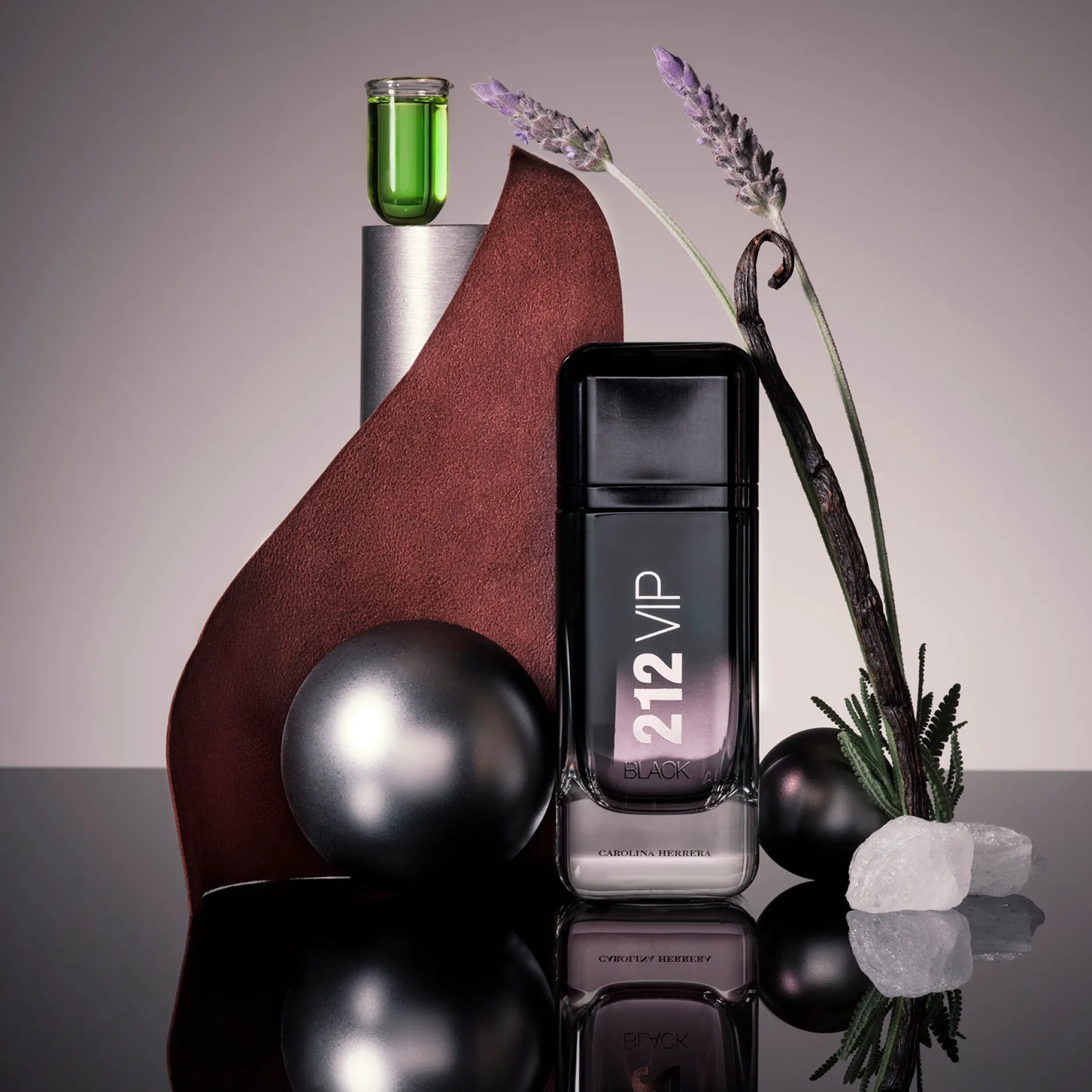 Carolina Herrera 212 VIP Black Eau de Parfum 100ml Outlet