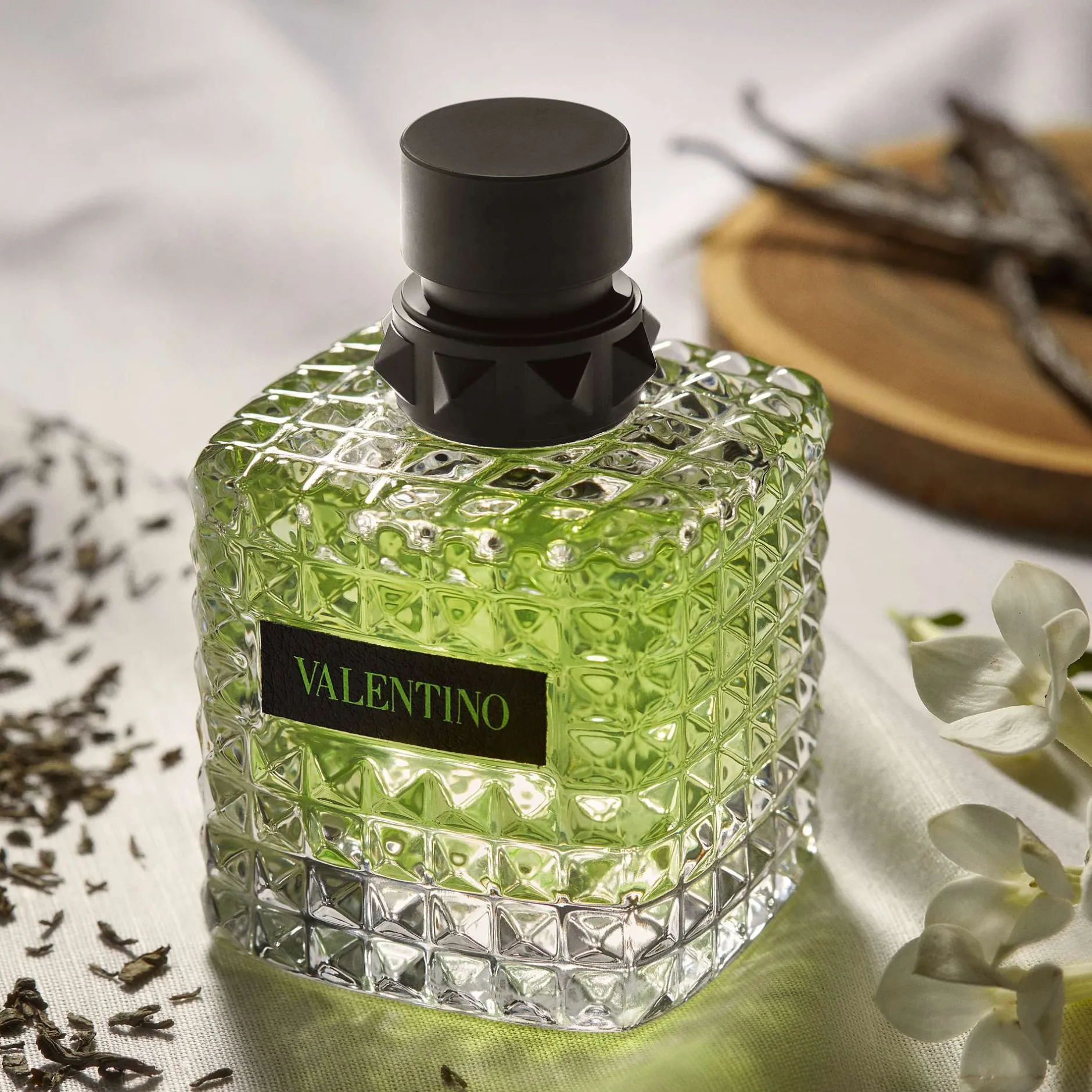 Valentino Born in Roma Donna Green Stravaganza Eau de Parfum Spray 30ml Clearance